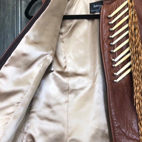 Spectacular Unique Leather Vest Ornate Detail - Picture 8 of 8